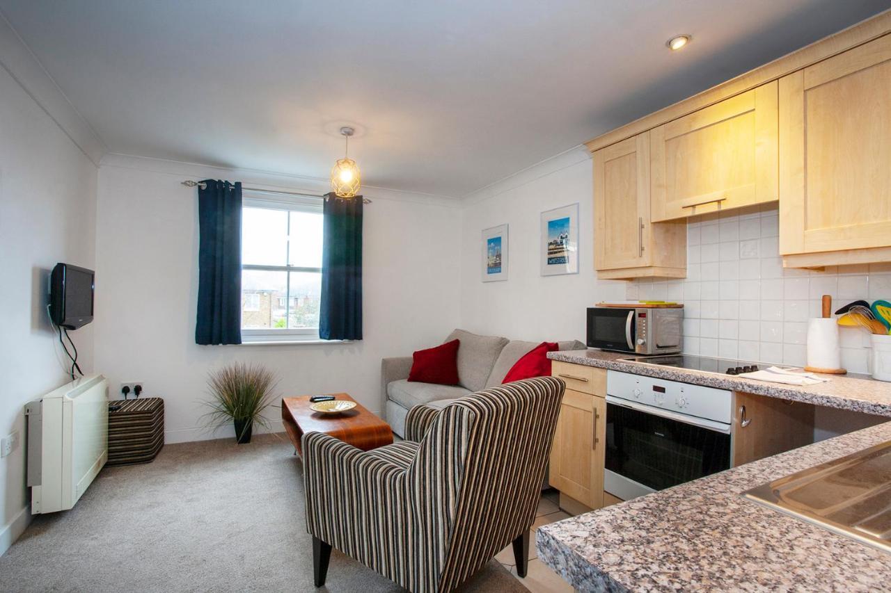 The Spires - Cosy Apartment Just Outside Of City Centre Canterbury Exteriör bild
